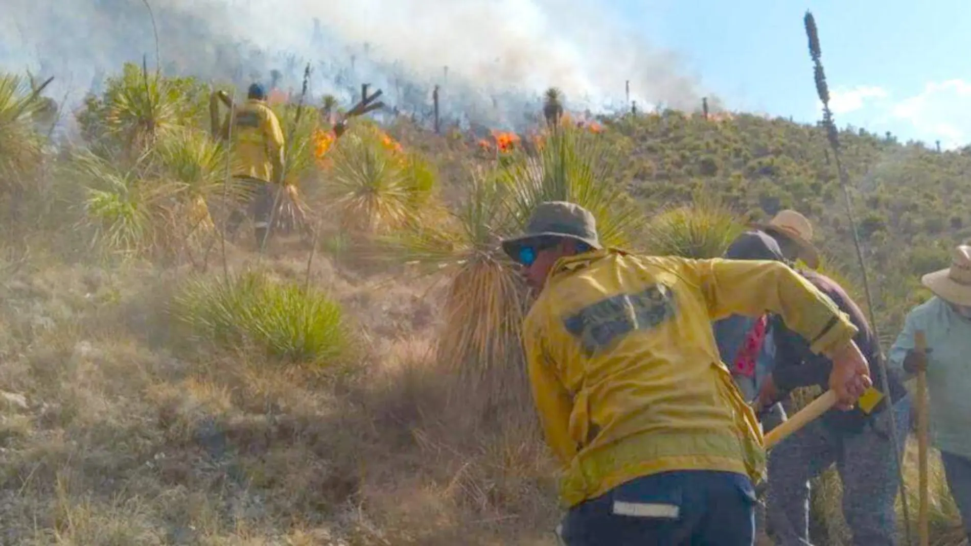 Trabajos de liquidación de fuego en Villa de Cos